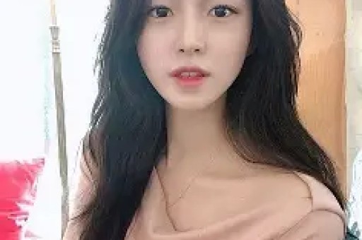网红黄一鸣账号被封：从自曝未婚生女到遛狗冲突网红生涯大翻车