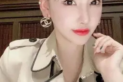 娱乐大瓜：白人男子小红书寻人惊现宋祖儿亲密合照疑似情侣？